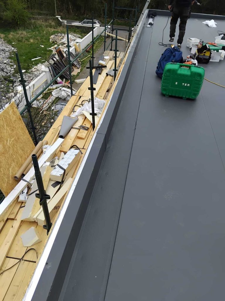 New flat roof being repaired
